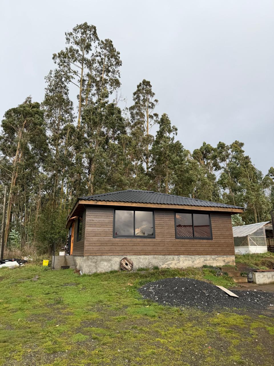 Cabaña de madera terminada en las cercanías de Osorno